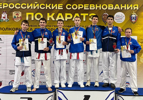 На всероссийских соревнованиях команда ивановских каратистов завоевала 2 место